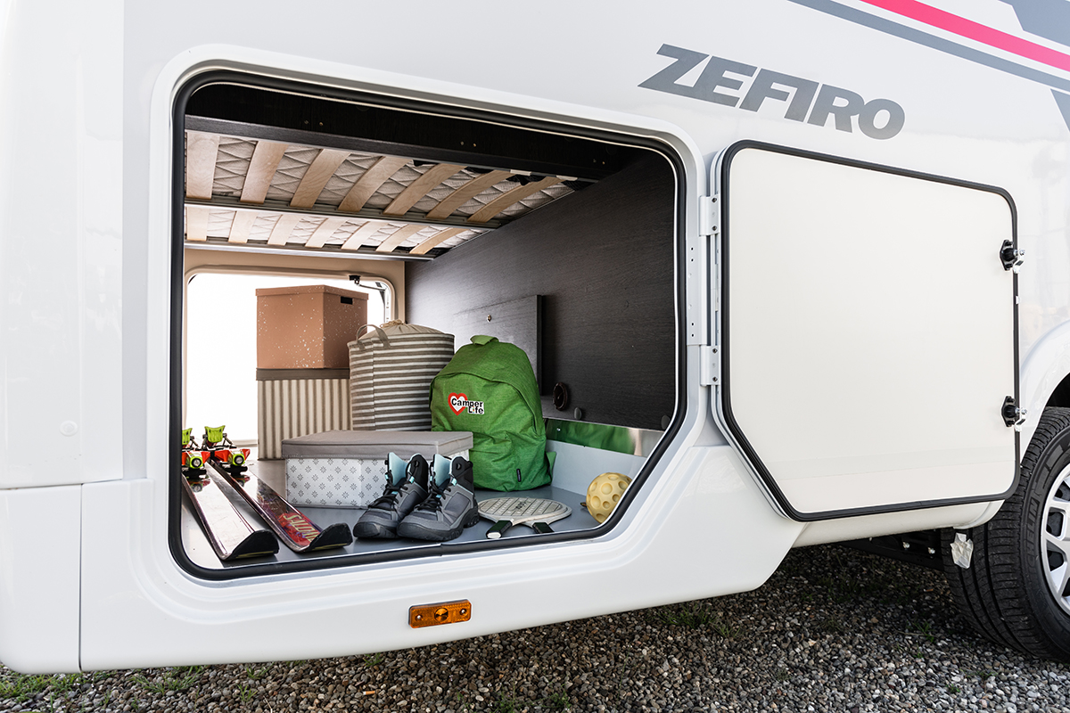 Motorhome hire Aberdeen Roller Team Zefiro 696