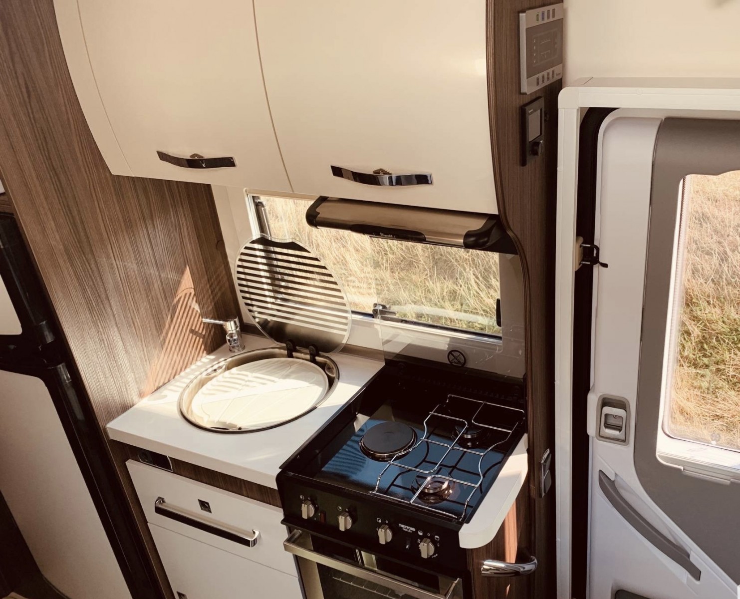 Motorhome hire Eastbourne Benimar Mileo 346