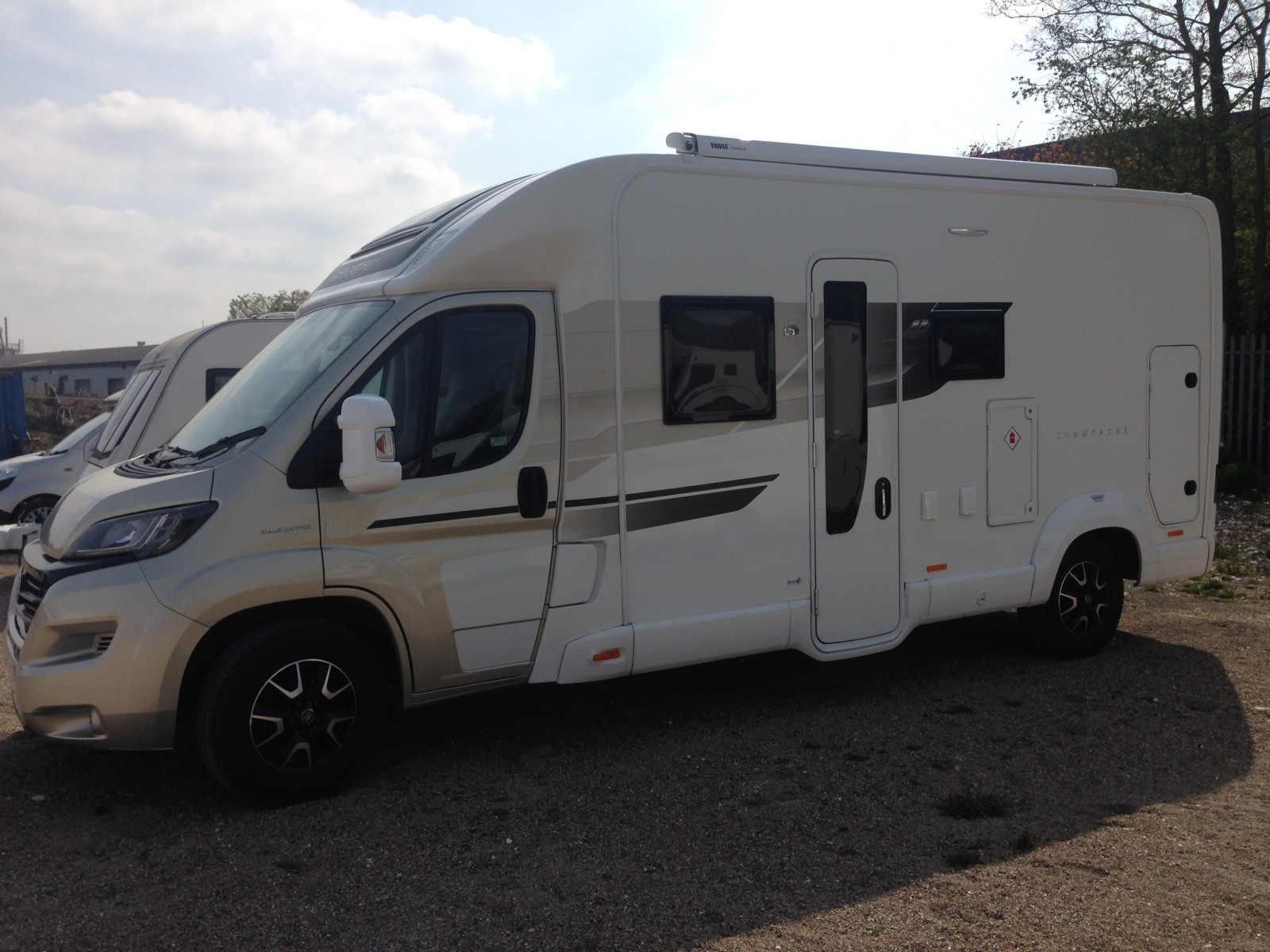 Motorhome hire Barton Upon Humber Swift Champagne 695