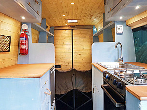 Campervan hire HX27DX