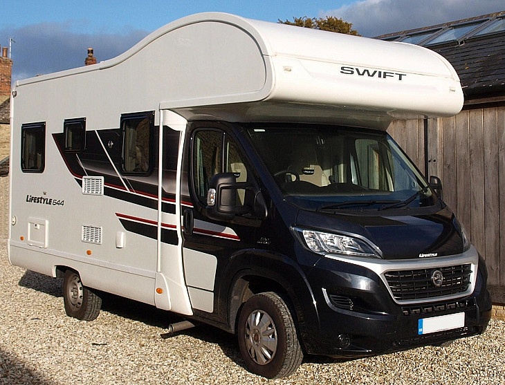 Swift Escape Lifestyle 644 hire Lechlade