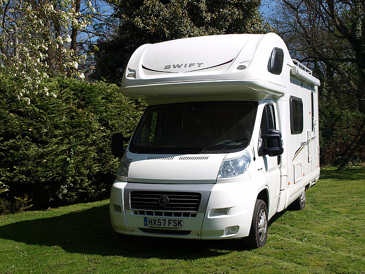 Swift Lifestyle 590RS hire Arundel