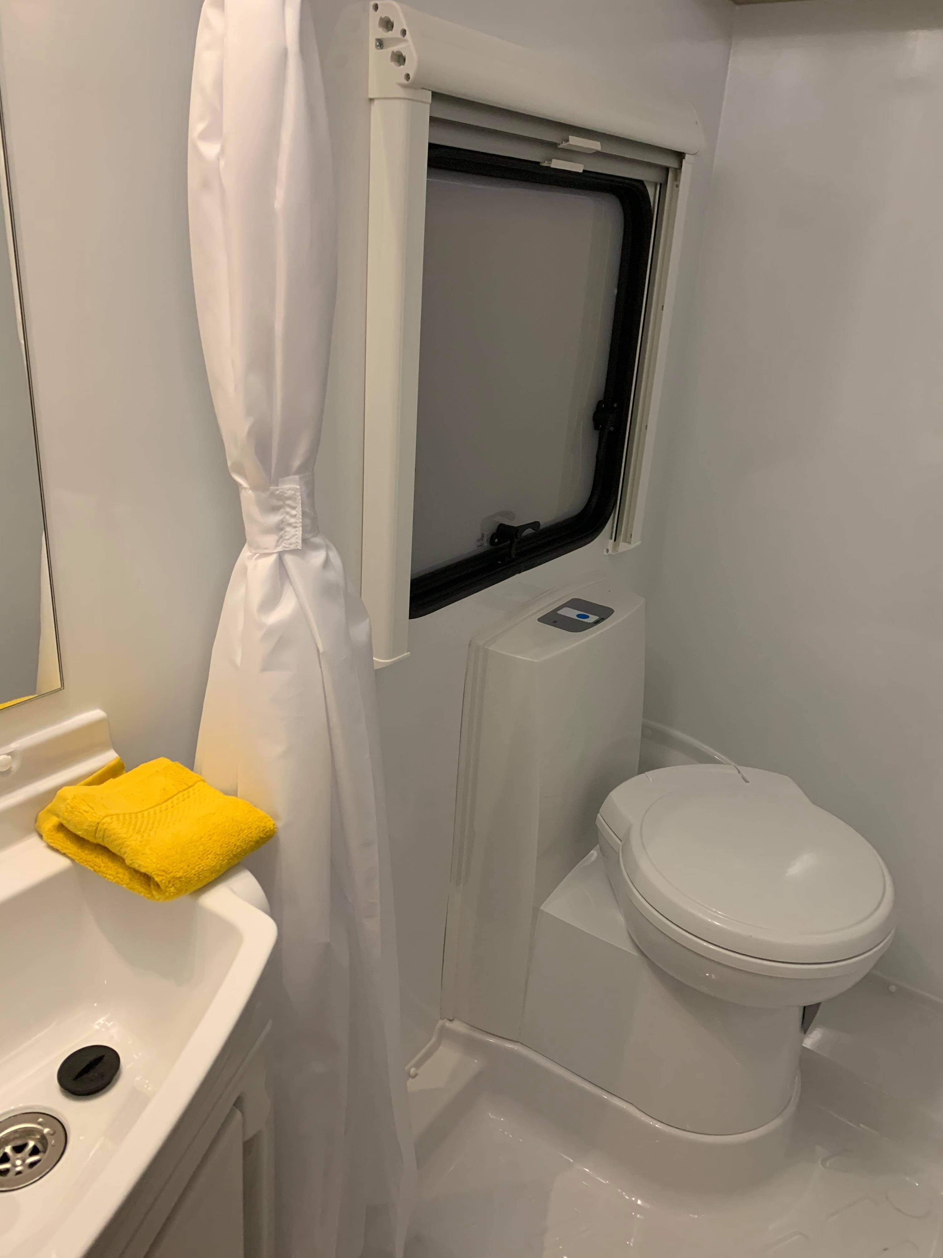 Motorhome hire Birtley Swift Icon 464