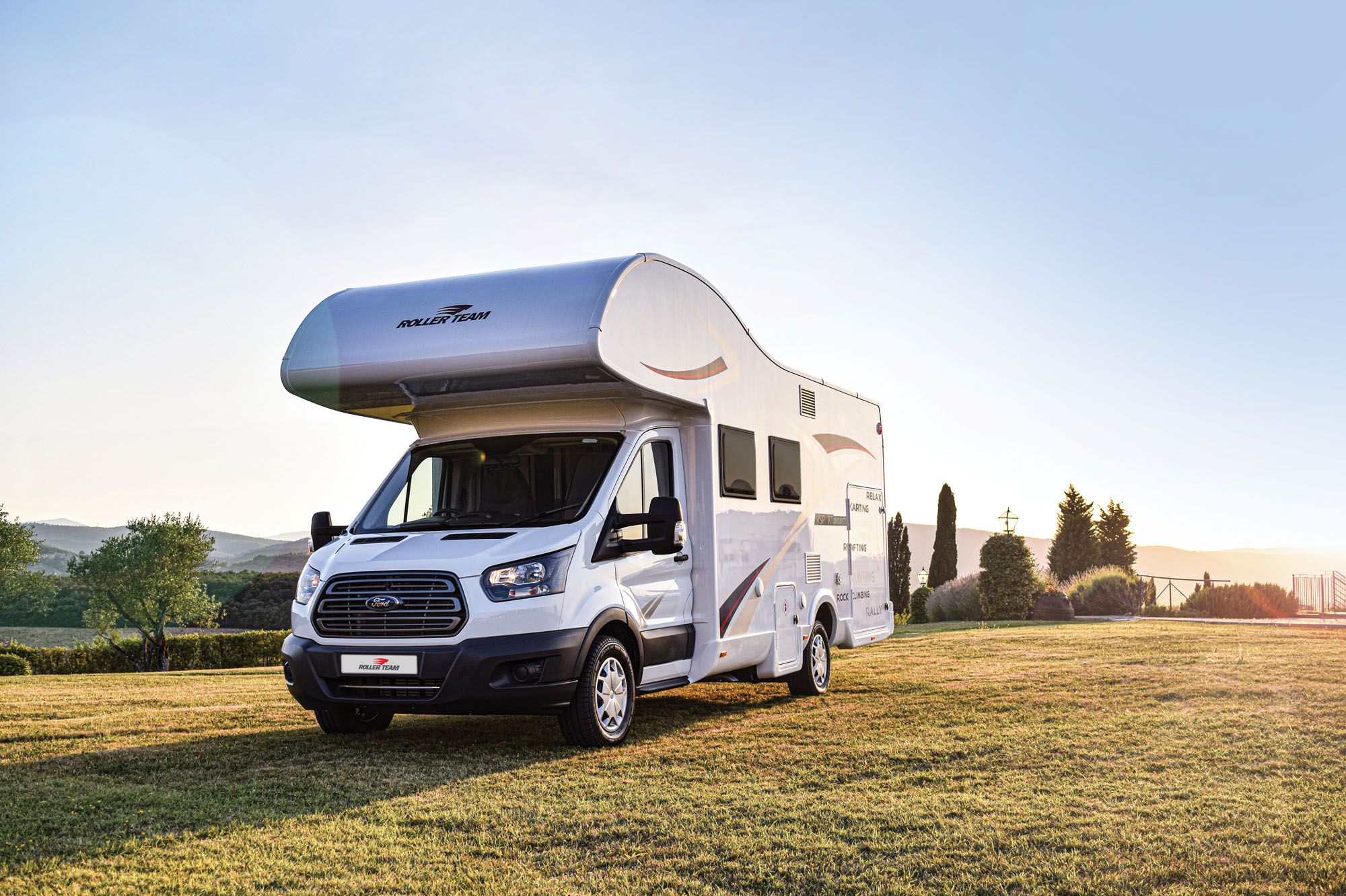 Motorhome hire Exeter Roller Team Zefiro 675