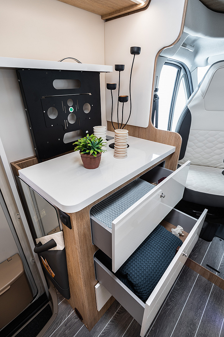 Motorhome hire Exeter Roller Team Auto Roller 746