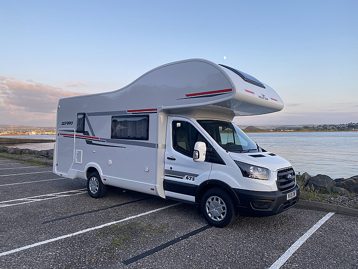 Motorhome hire Inverness Rollerteam Zefiro 675