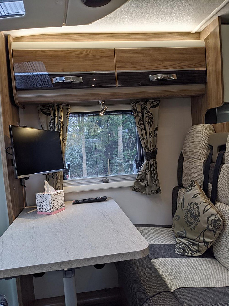 Motorhome hire Ravenshead * Automatic * Bessacarr Hi Style 454