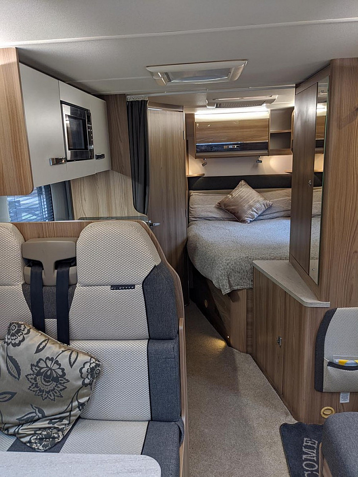 Motorhome hire Ravenshead * Automatic * Bessacarr Hi Style 454