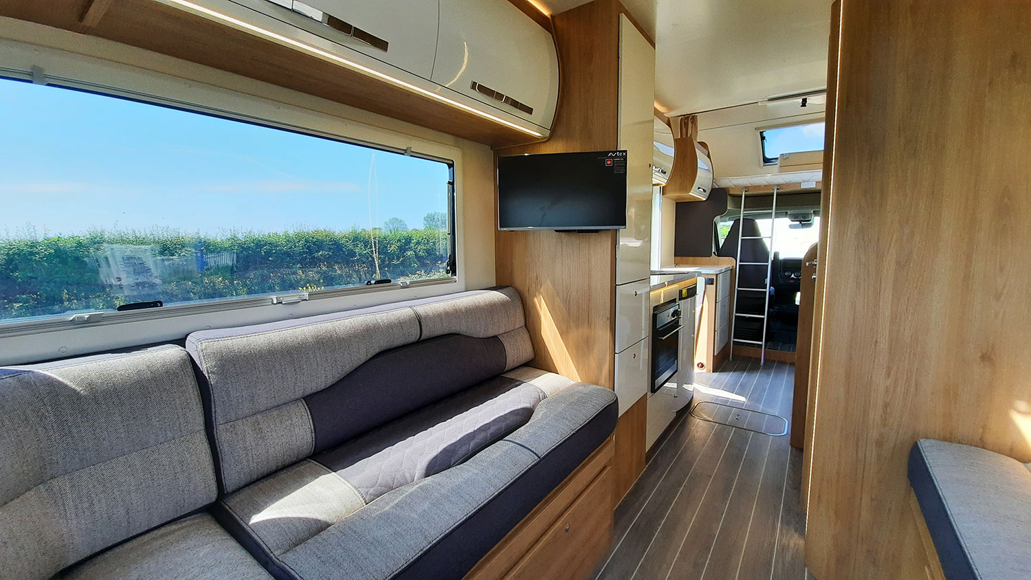 Motorhome hire Chichester Roller Team AutoRoller 746