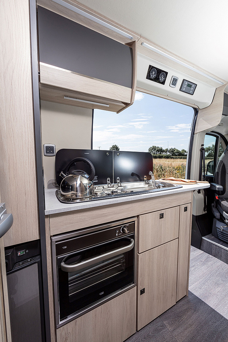 Auto Trail Expedition C73 2023 Model hire Bury