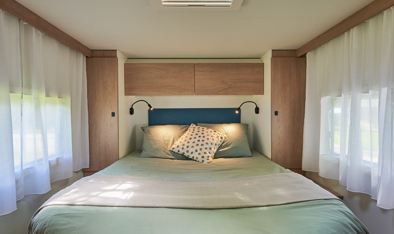 Motorhome hire Eastbourne Citroën Joa Camp 70Q (Island Bed)