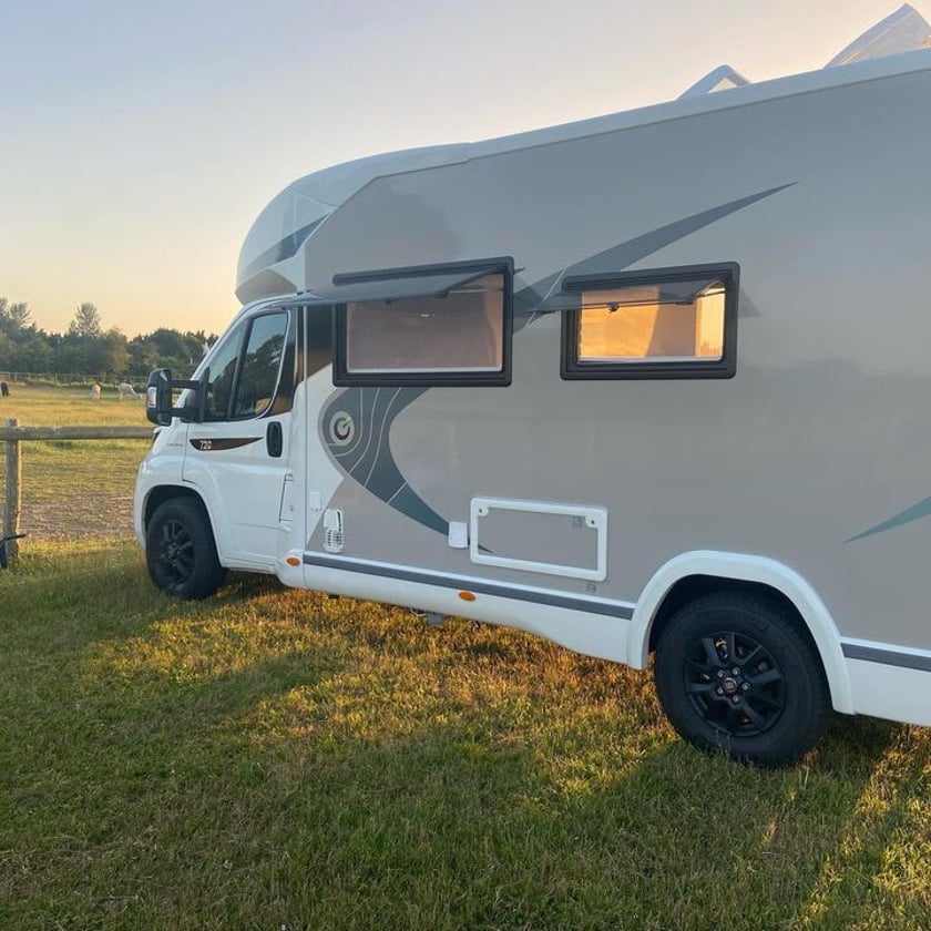 Chausson (Ann) Titanium 720 VIP Motorhome  for hire in  Burghfield, Reading