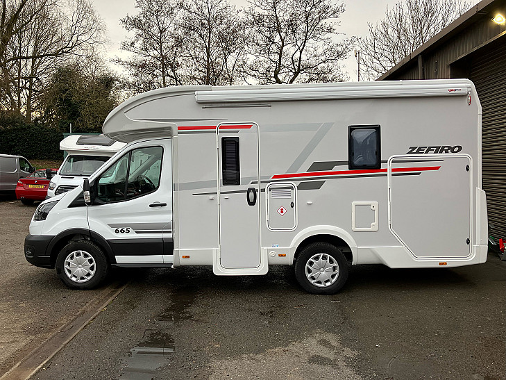 Rollerteam 665 Automatic 4 berth hire Long eaton