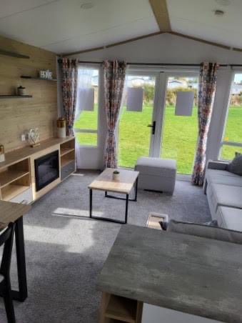 Meadows 8 Static Caravan  for hire in  Tunstall