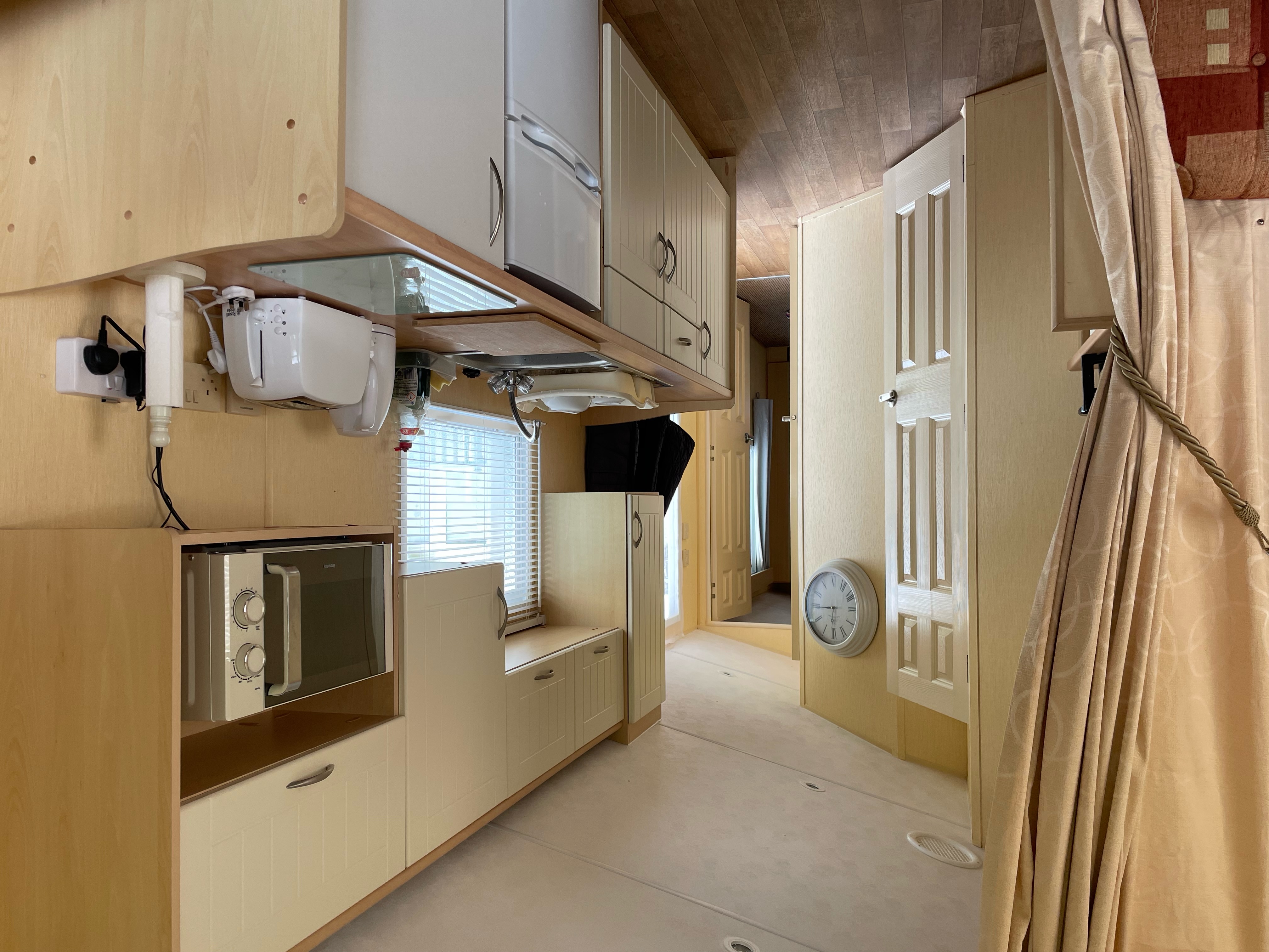 Willerby Gold Herald Gold 32 x 10 Static Caravan  for hire in  Little Asby