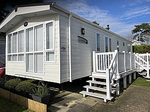 Water Lily - Regal Autograph Special Static Caravan  for hire in  Poole
