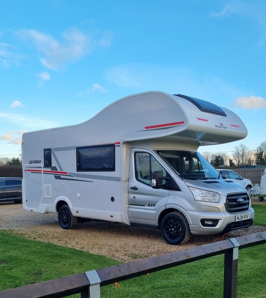 ROLLERTEAM ZEFIRO 675 Motorhome  for hire in  Bedford