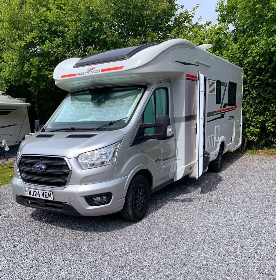 ROLLERTEAM ZEFIRO 696 Motorhome  for hire in  Bedford