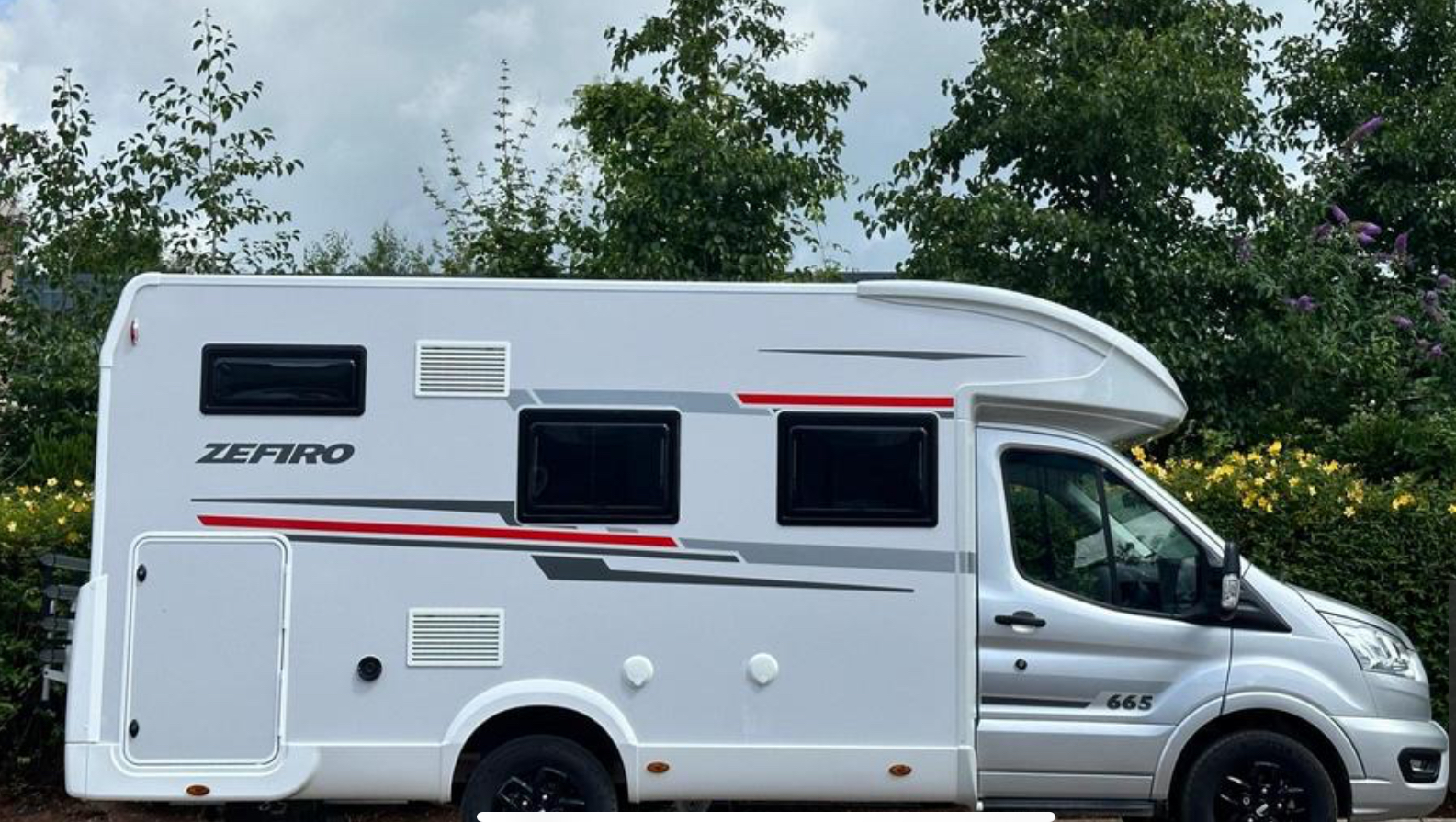 Roller Team Zefiro 665 Motorhome  for hire in  Cumbernauld