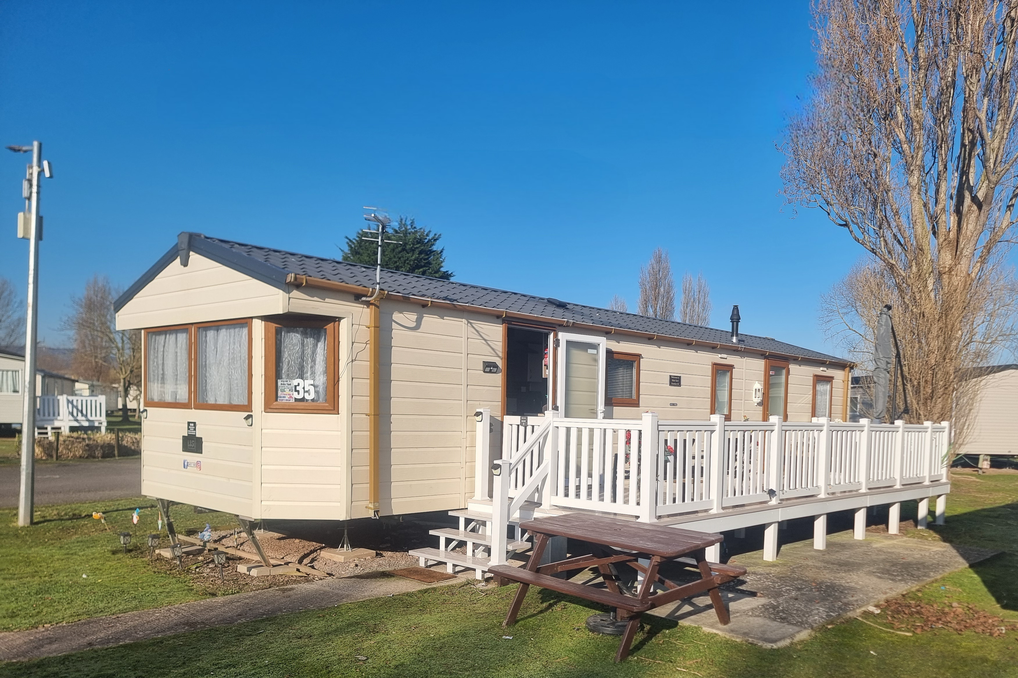 Bromley Deluxe Static Caravan  for hire in  Minehead