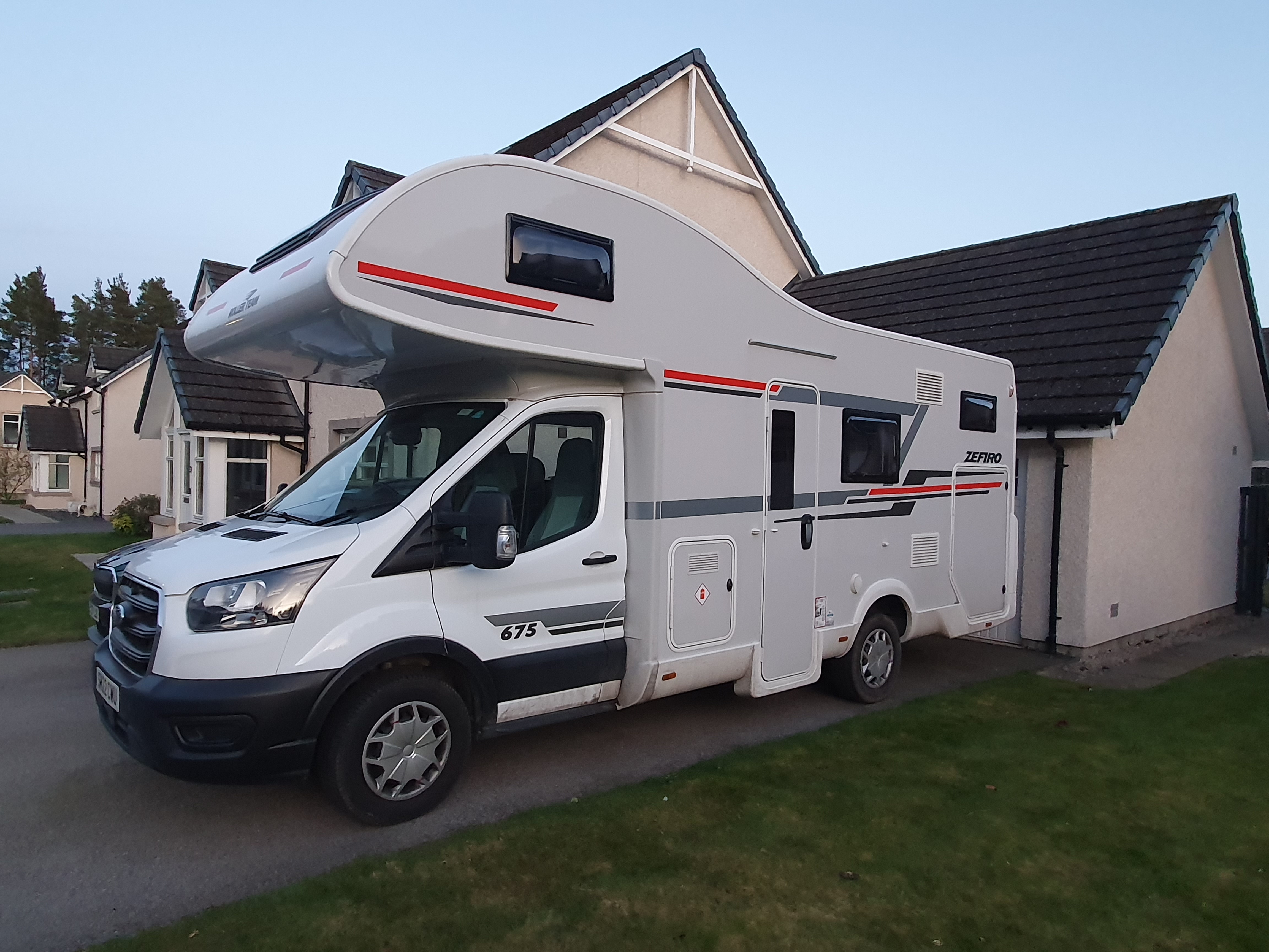 Rollerteam Zefiro 675 Motorhome  for hire in  Banchory