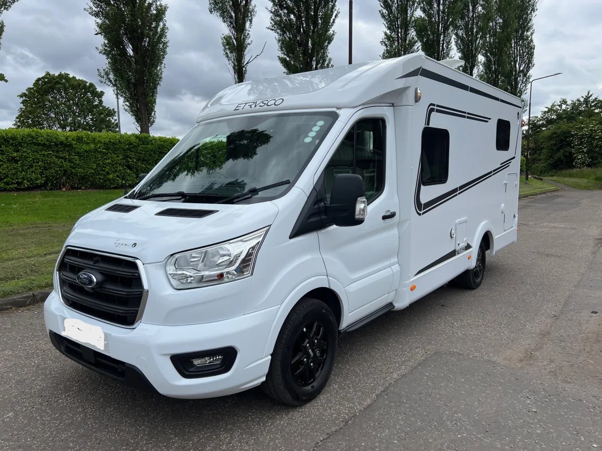 Etrusco V6600 SF Auto Motorhome  for hire in  Southampton