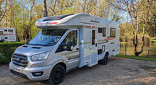 Rollerteam Zefiro 696 Motorhome  for hire in  Bedford