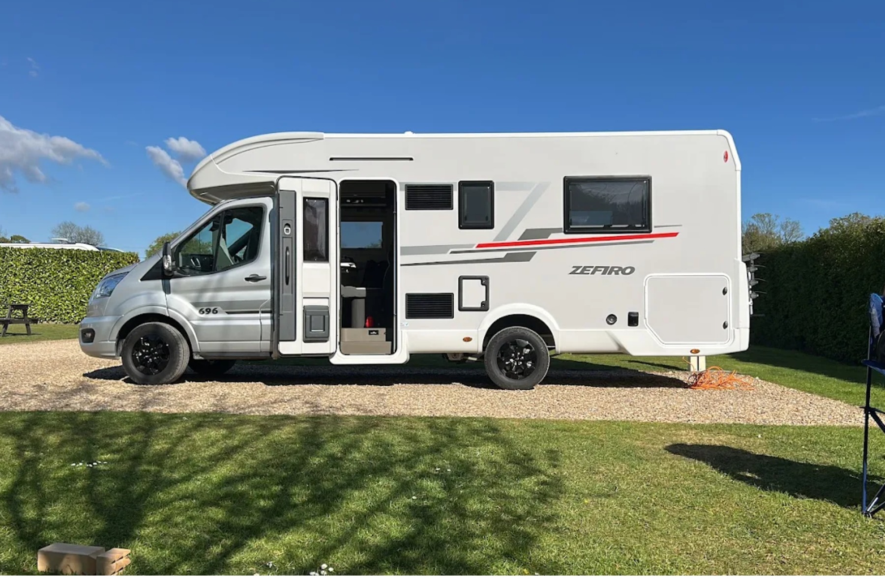 Rollerteam 696 Motorhome  for hire in  Bedford