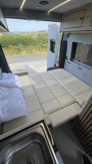 Campervan hire HX27DX