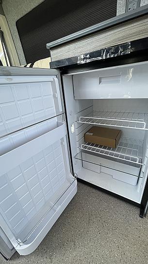 Campervan hire HX27DX