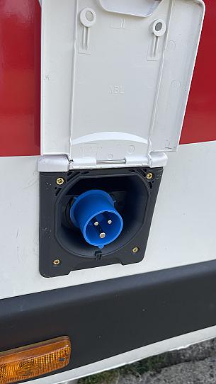 Campervan hire HX27DX