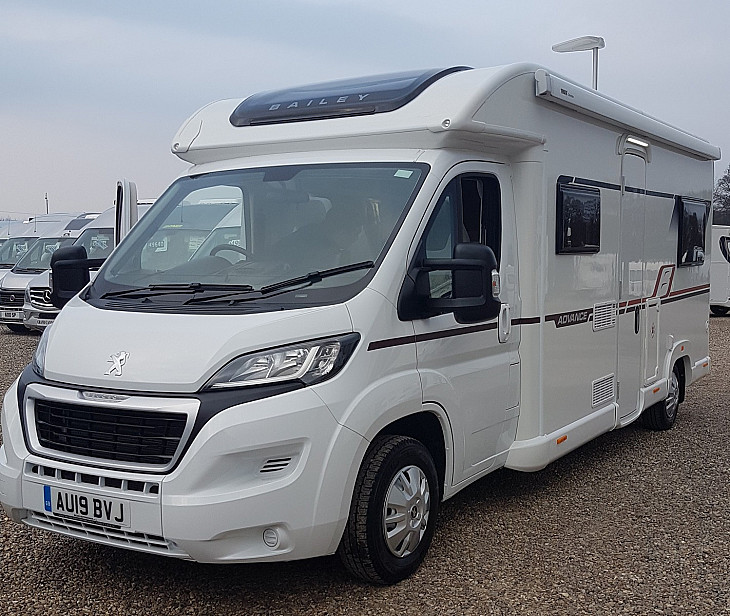 Bailey 2019 6 berth, 6 seat belts 70-6 low liner advance, 6 berths, 6x sea hire Maidenhead