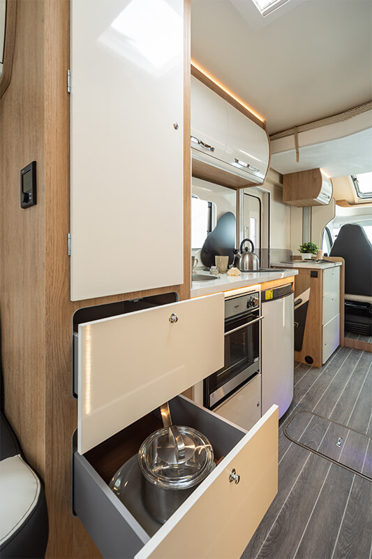 Motorhome hire Edinburgh Roller Team 747 (6 berth)