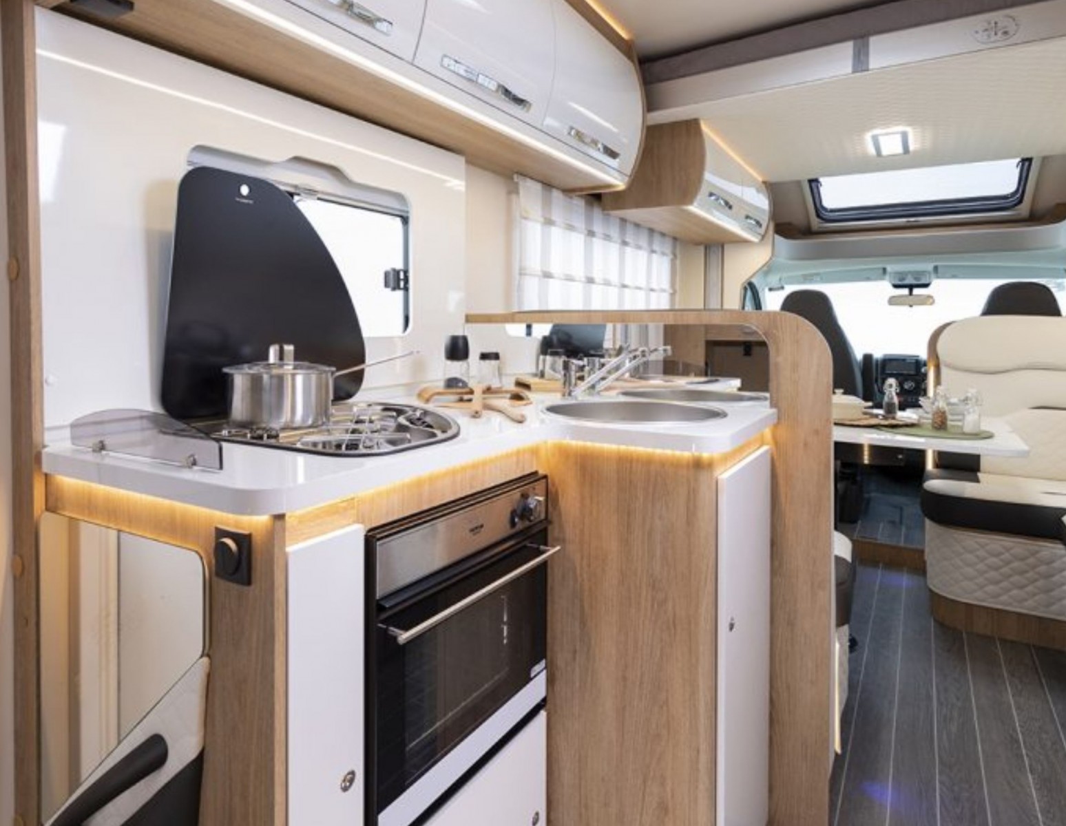 Motorhome hire PEEBLES RollerTeam "GASSY" AutoRoller 707