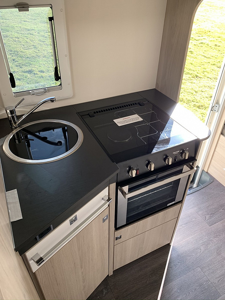 Motorhome hire Hinckley Chausson Flash C656