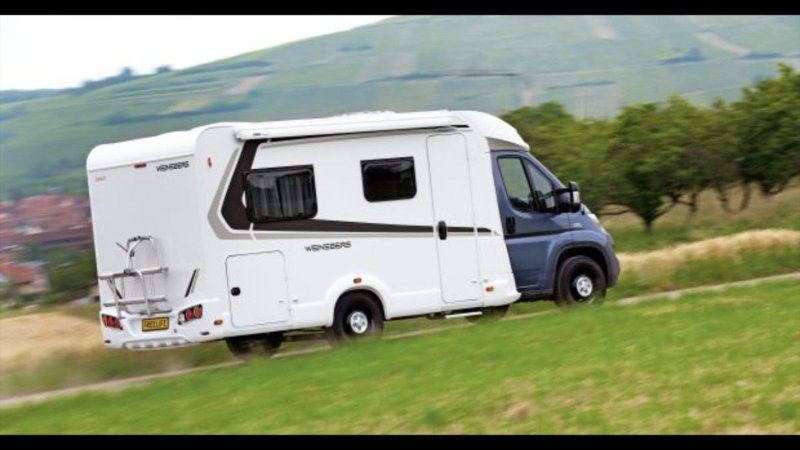Weinsberg Caraloft 700 MEH Motorhome  for hire in  Horkstow