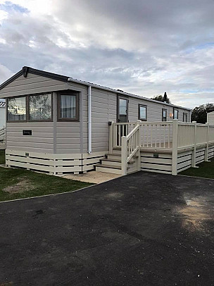 delta bromley deluxe Static Caravan  for hire in  Stratford upon Avon